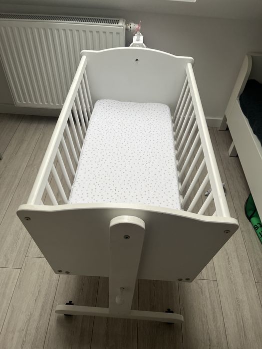 Kołyska  dla niemowlaka z materacem stan bdb