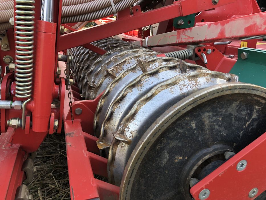 Zestaw uprawowo siewny brona aktywna  Kverneland Accord DA