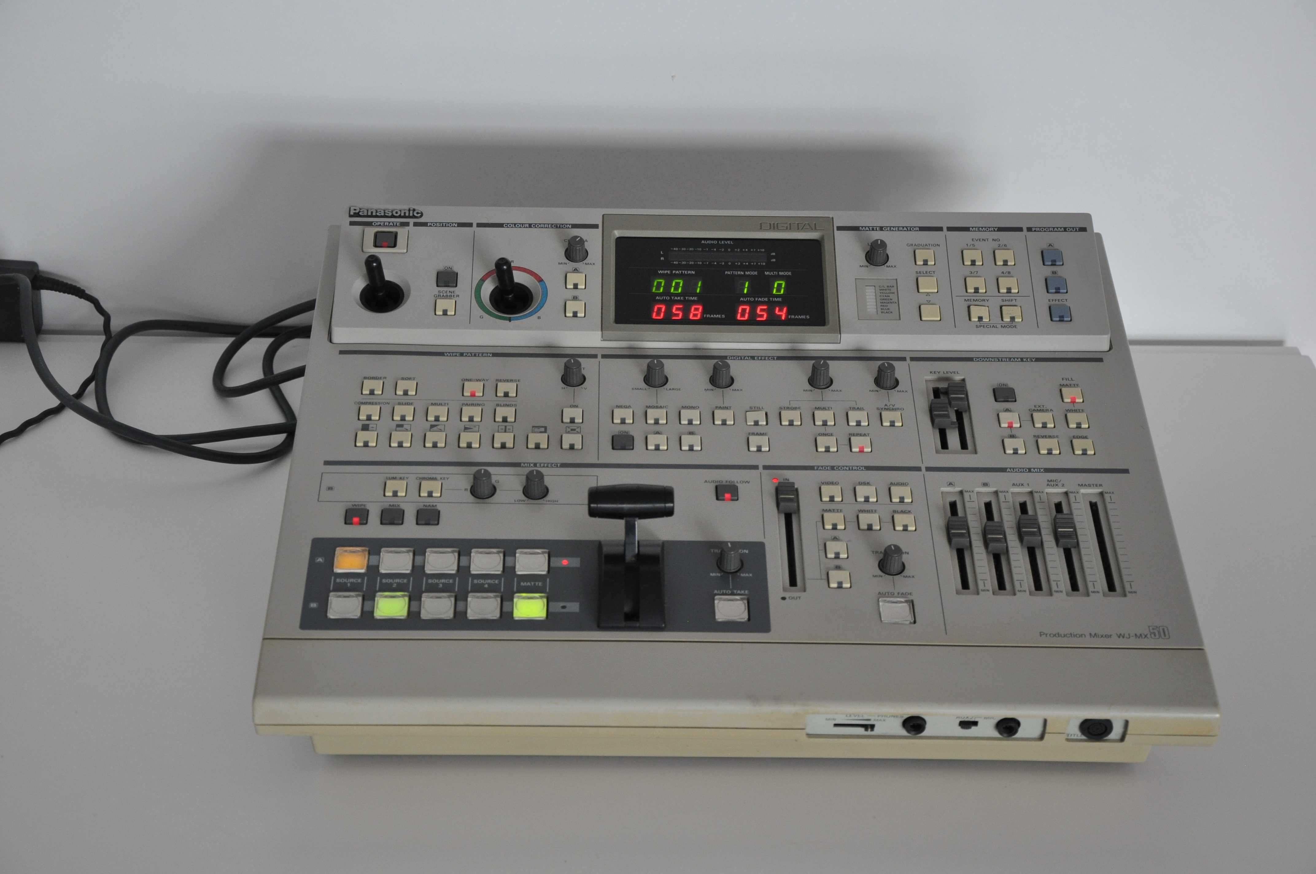 Mesa de Mistura Panasonic WL-MX50/G + Legendador