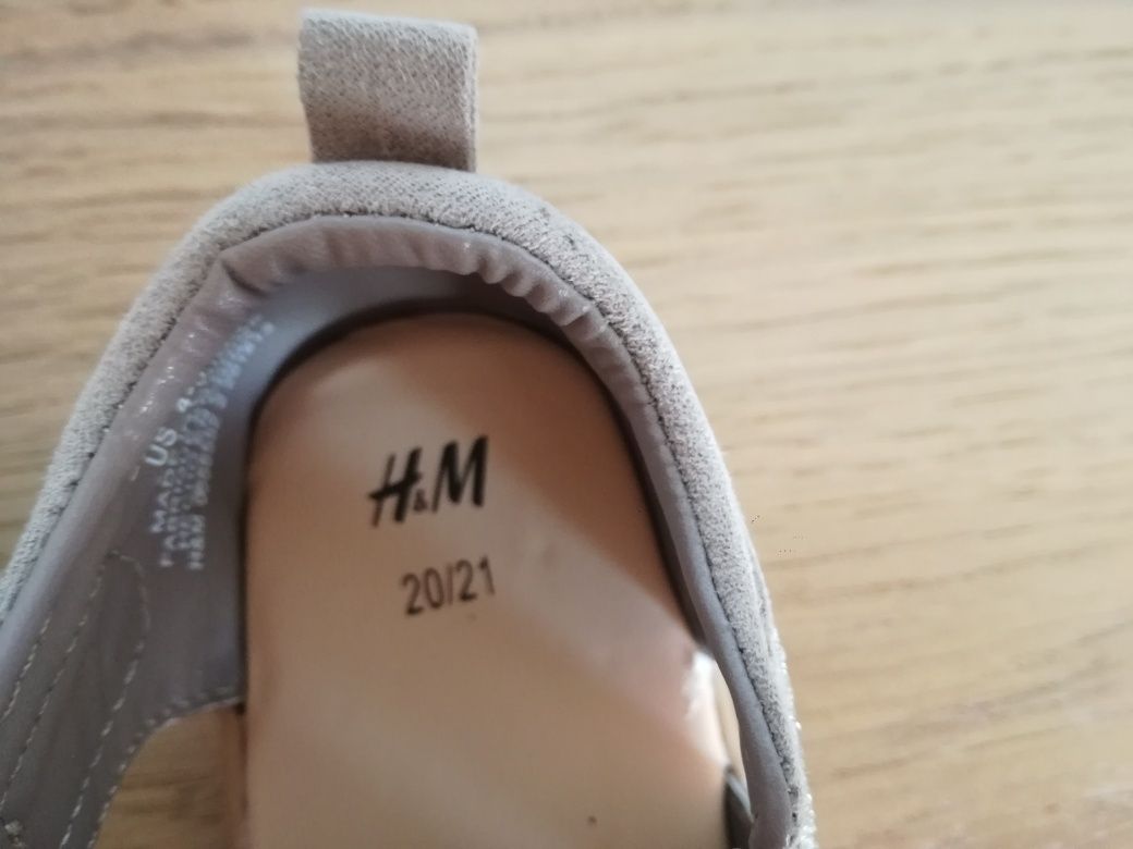 Sandálias H&M tamanho 20/21