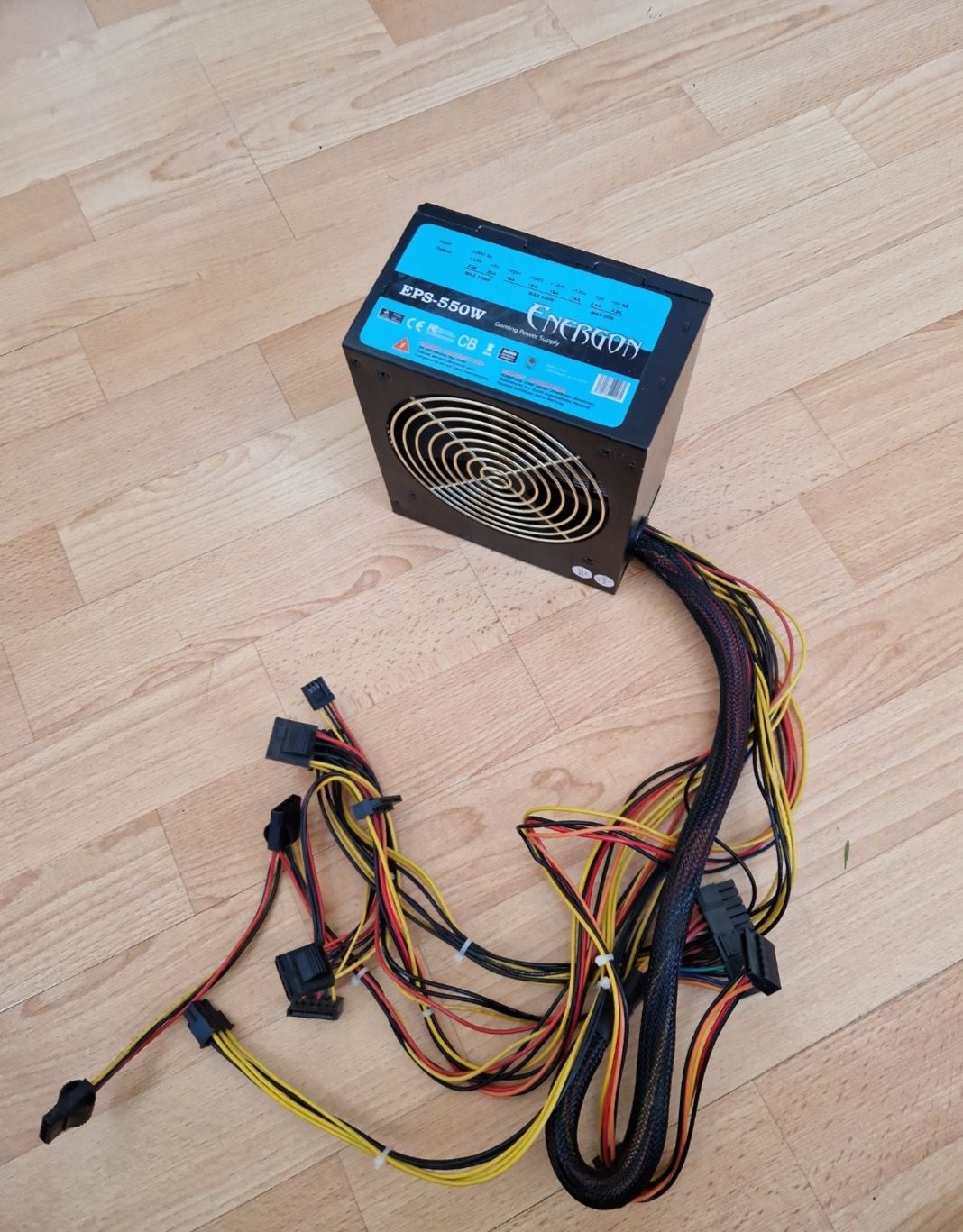 Блок  живлення 550W 24+8(4+4)/6pin відеокарта/4sata/4mol Стан гарний