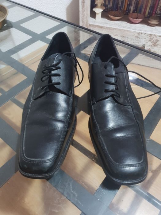 Sapatos formais (usados apenas umas vez)