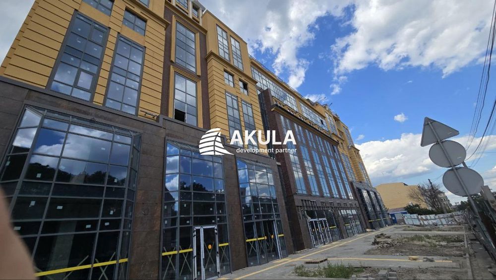 Магазин 201 м² у БЦ на Подолі, Нижній Вал 3–7 введено в експ.