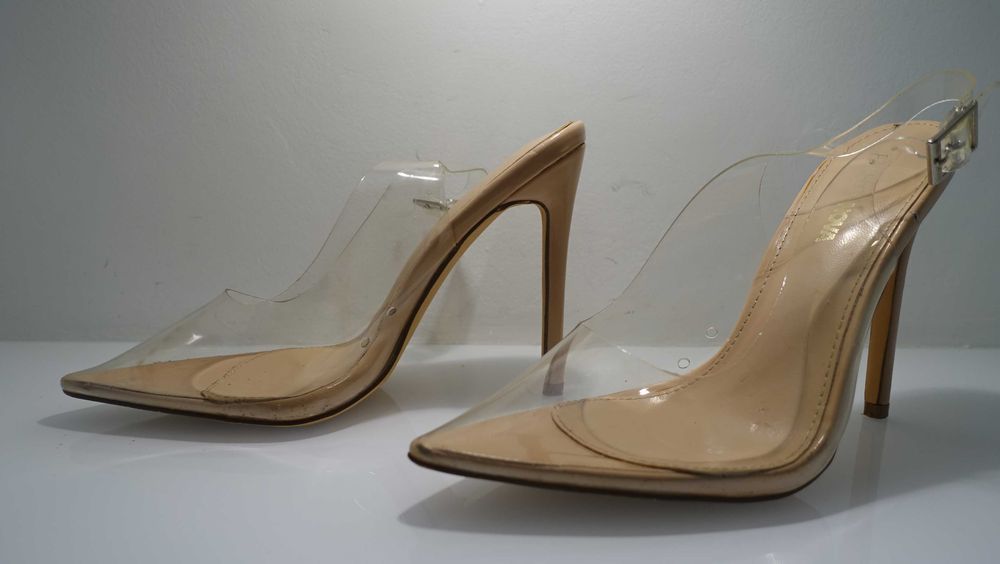 Sandały/buty na obcasie Fasion Nova, beżowe lakierowane , rozmiar 38