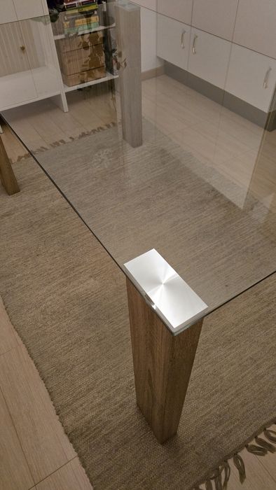 Mesa de jantar com tampo de vidro