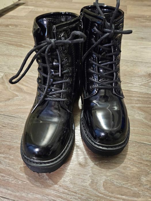 Продам дитячі ботинки весна - осінь