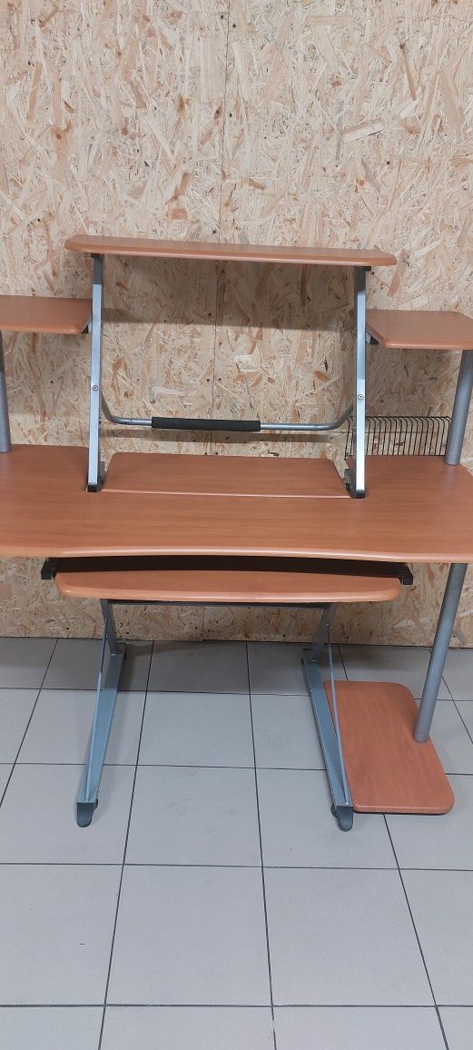 Стіл компьютерний