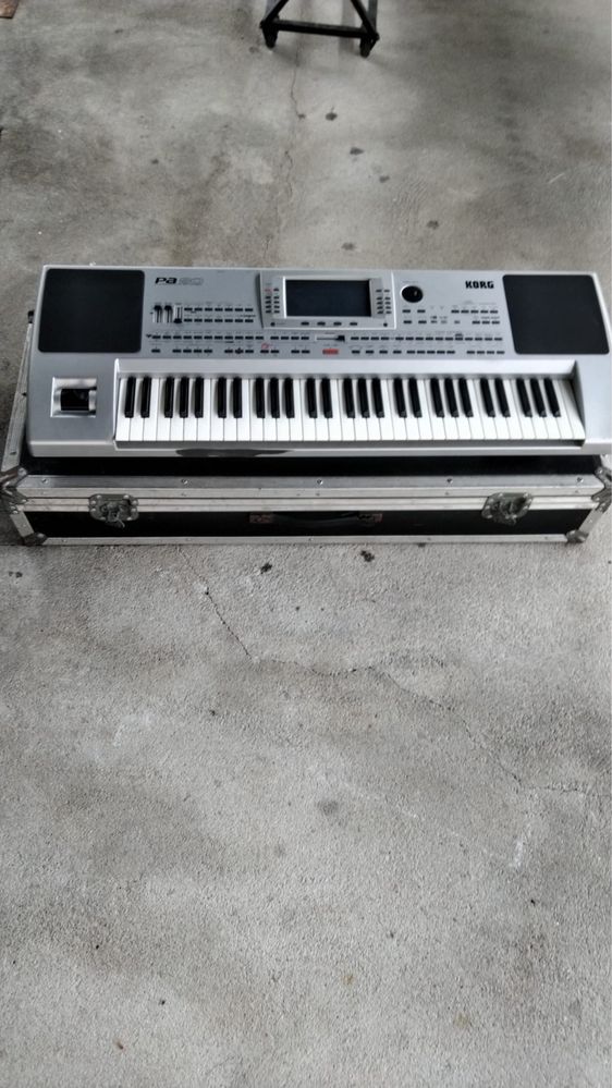 Teclado  Korg PA80