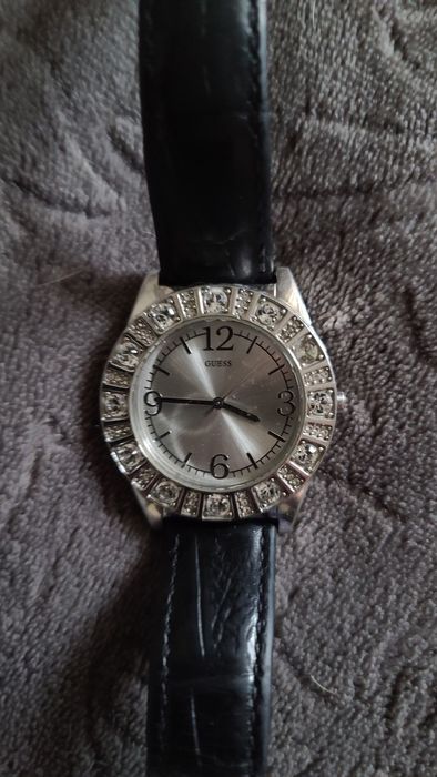 Часы guess кварцевые