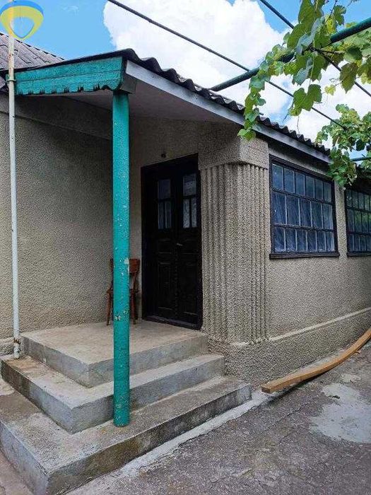 Гарний будинок у передмісті Одеси чекає на нових власників