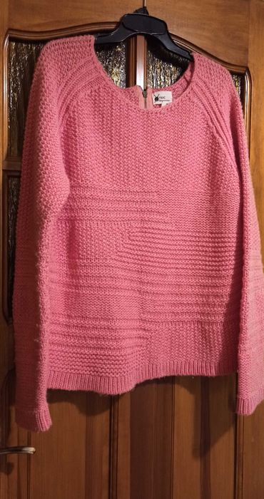 Sweter różowy sweterek