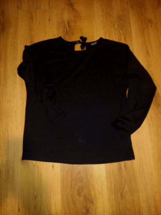 Sweterek czarny kokardka na karku 36 S