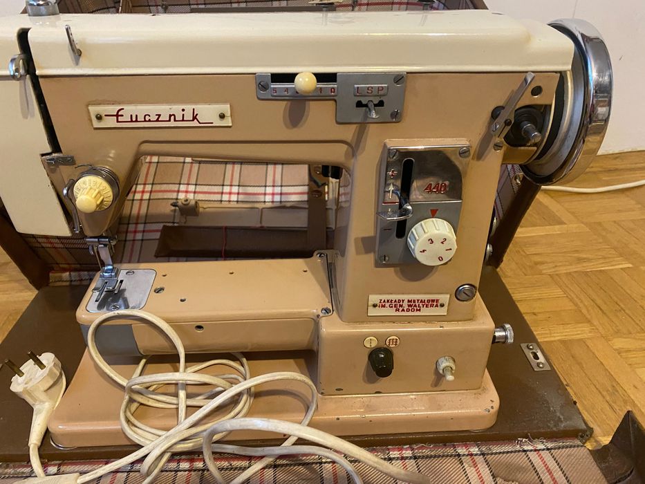 Maszyna do szycia Łucznik w walizce