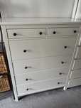 Biala komoda Ikea Hemnes