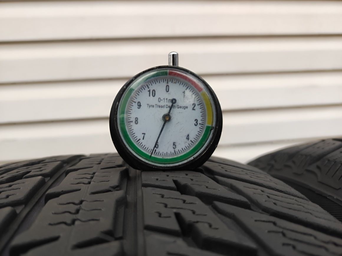 235.60.18 komplet opon zimowych Nokian WR SUV 3