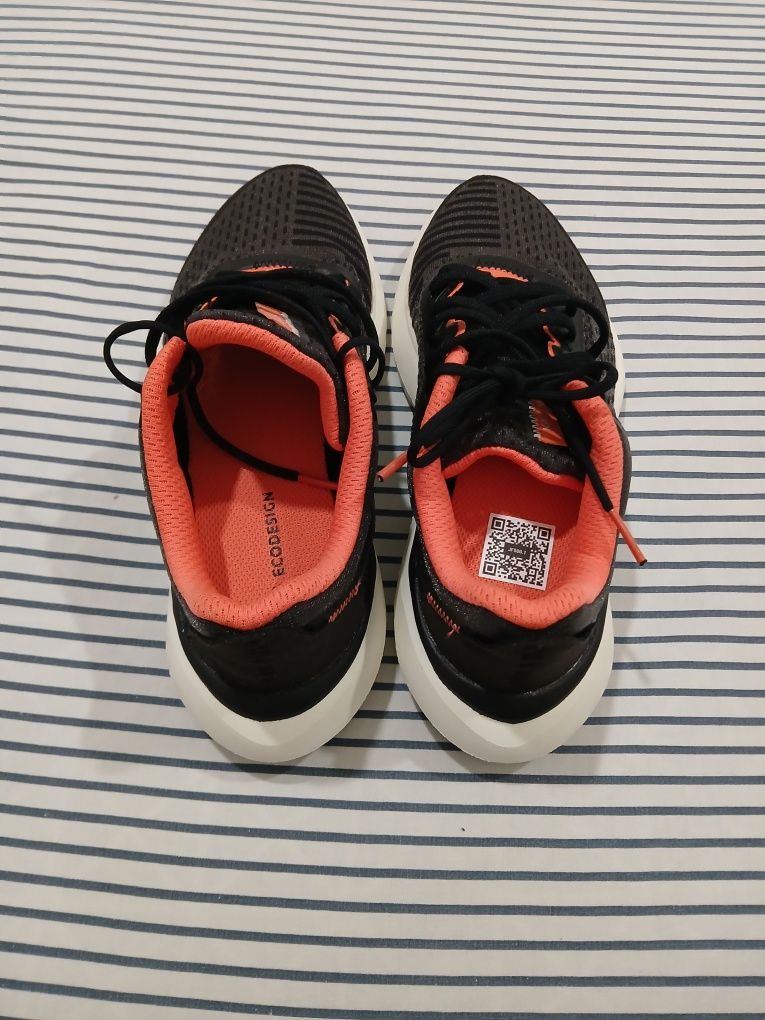 Sapatos esportivos  novos