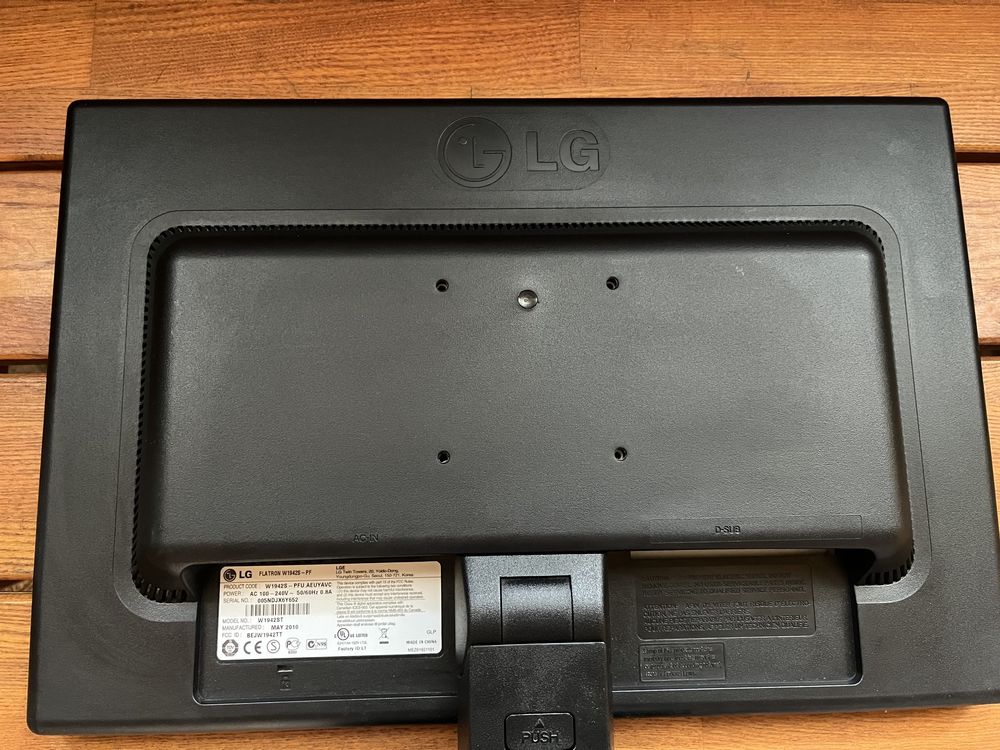 LG Flatron Electronics W1942S