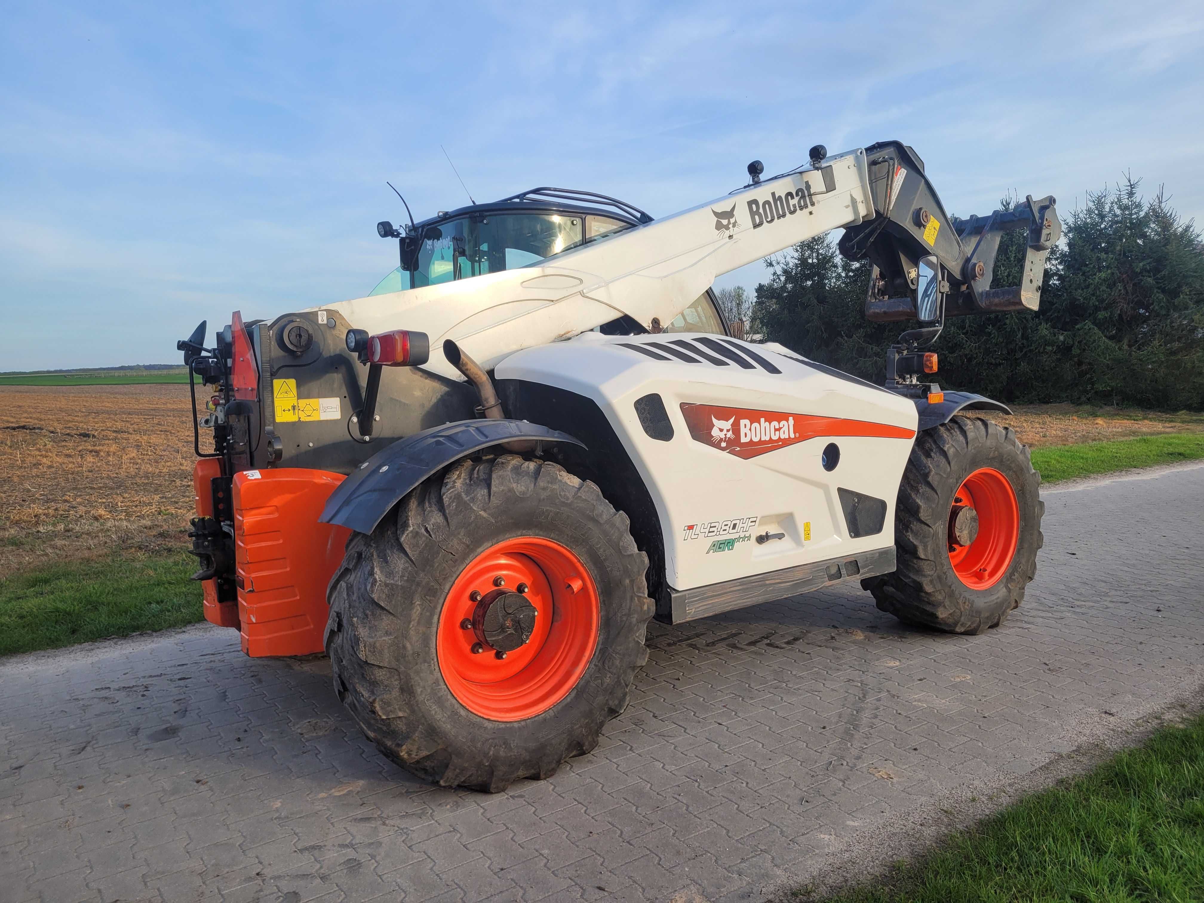 Ladowarka JCB 541/70,MANITOU 845, bobcat 43 80 hf Sprowadzona