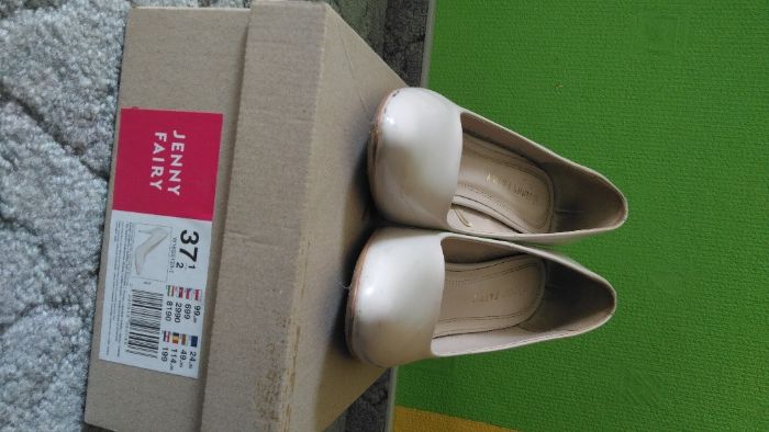 Beżowe szpilki firmy Jenny Fairy rozmiar 37,5