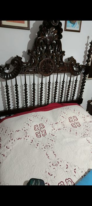 Cama de casal, madeira