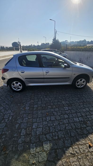 Peugeut 206 impecável