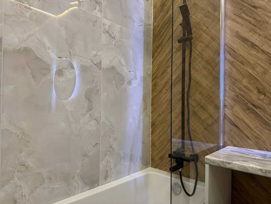 Укомплектована однокімнатна біля озера