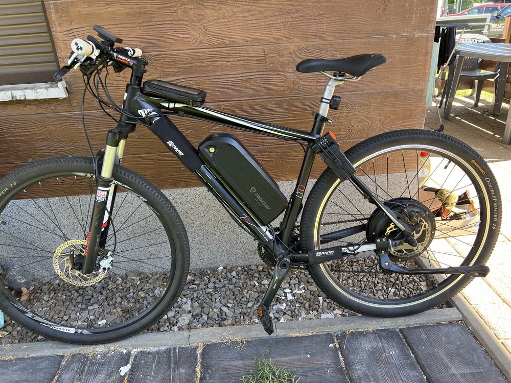 Rower elektryczny CUBE LTD 29