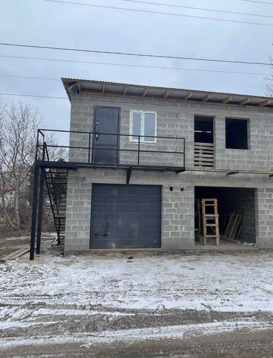 Гараж з надбудовою другого поверху