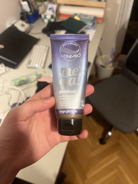 Pasta wygładzająca do gładkich fryzur onlybio