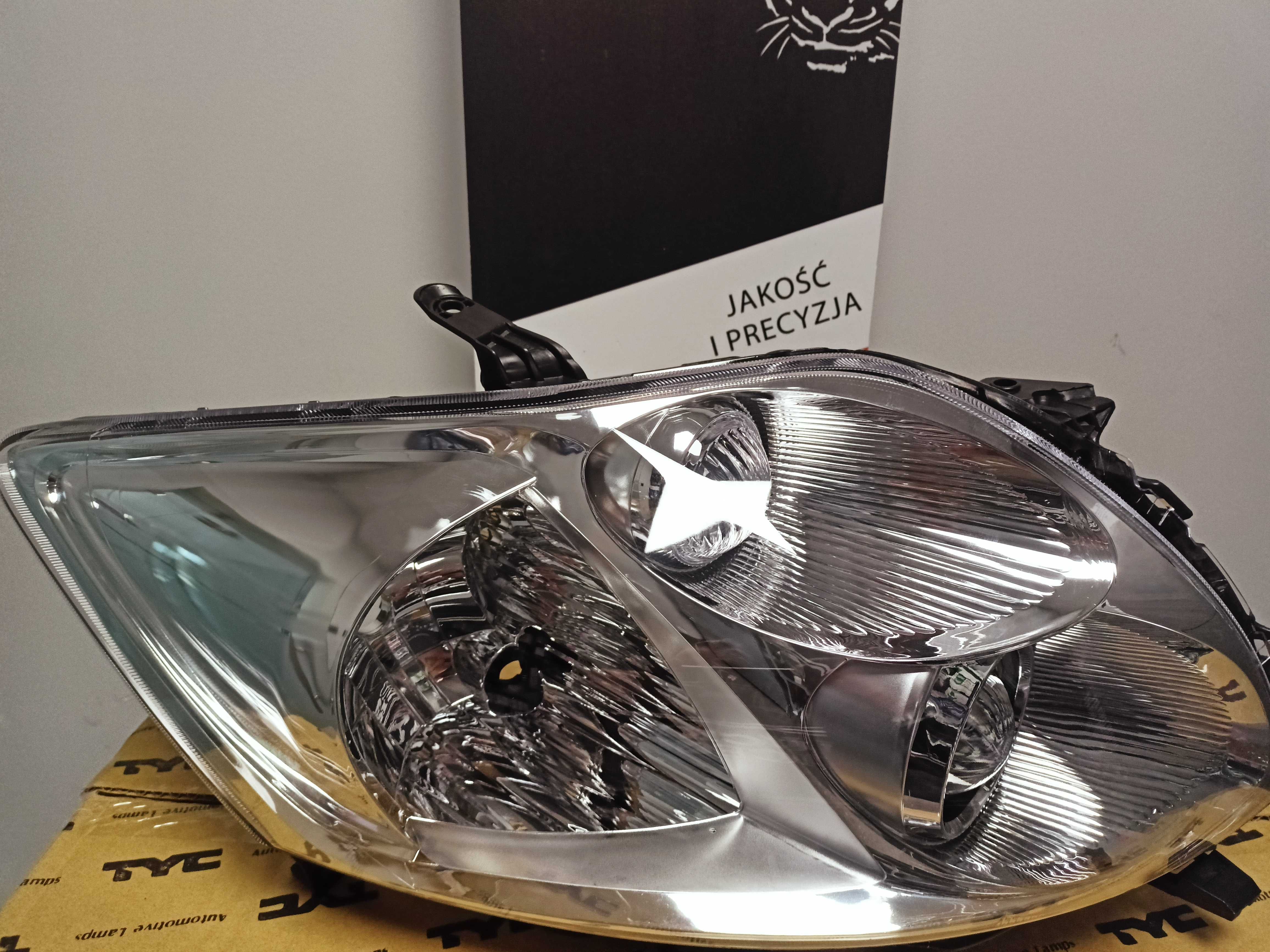 Toyota Auris 06-12 Lampa/Reflektor Przód Prawa  H11/HB3