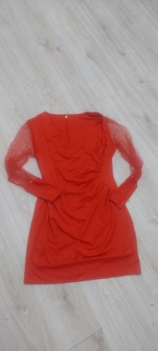 Sexy sukienka czerwień rękawy tiulowe perły