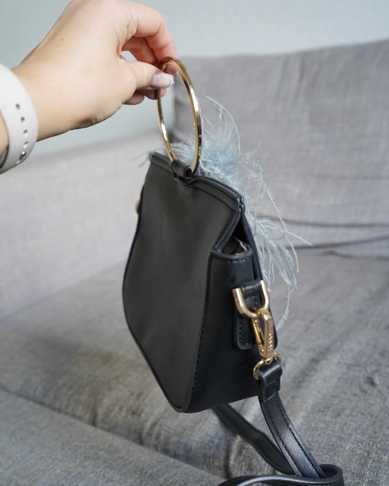Маленькая женская черная сумка клачт с ремешком