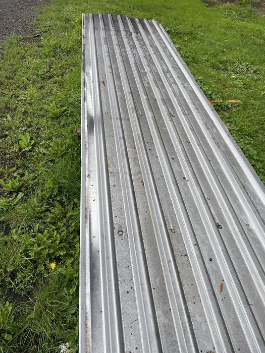 Blacha trapezowa uzywana 1,1 * 6.7 m.  75 zł za sztukę.