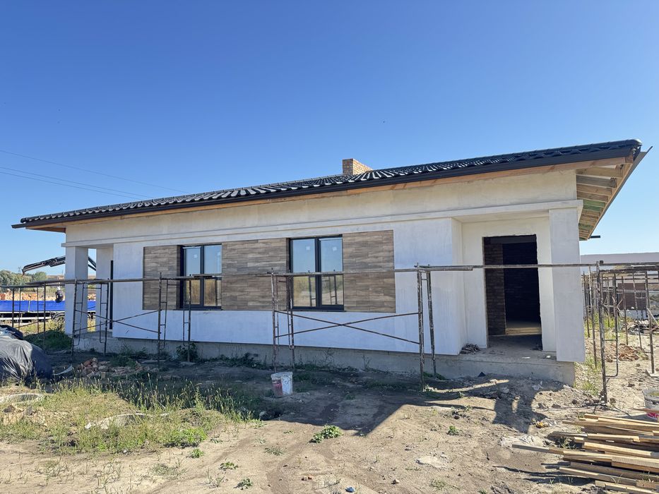 Продам котедж з комунікаціями на 3 кімнати+ділянка 2,5 сот