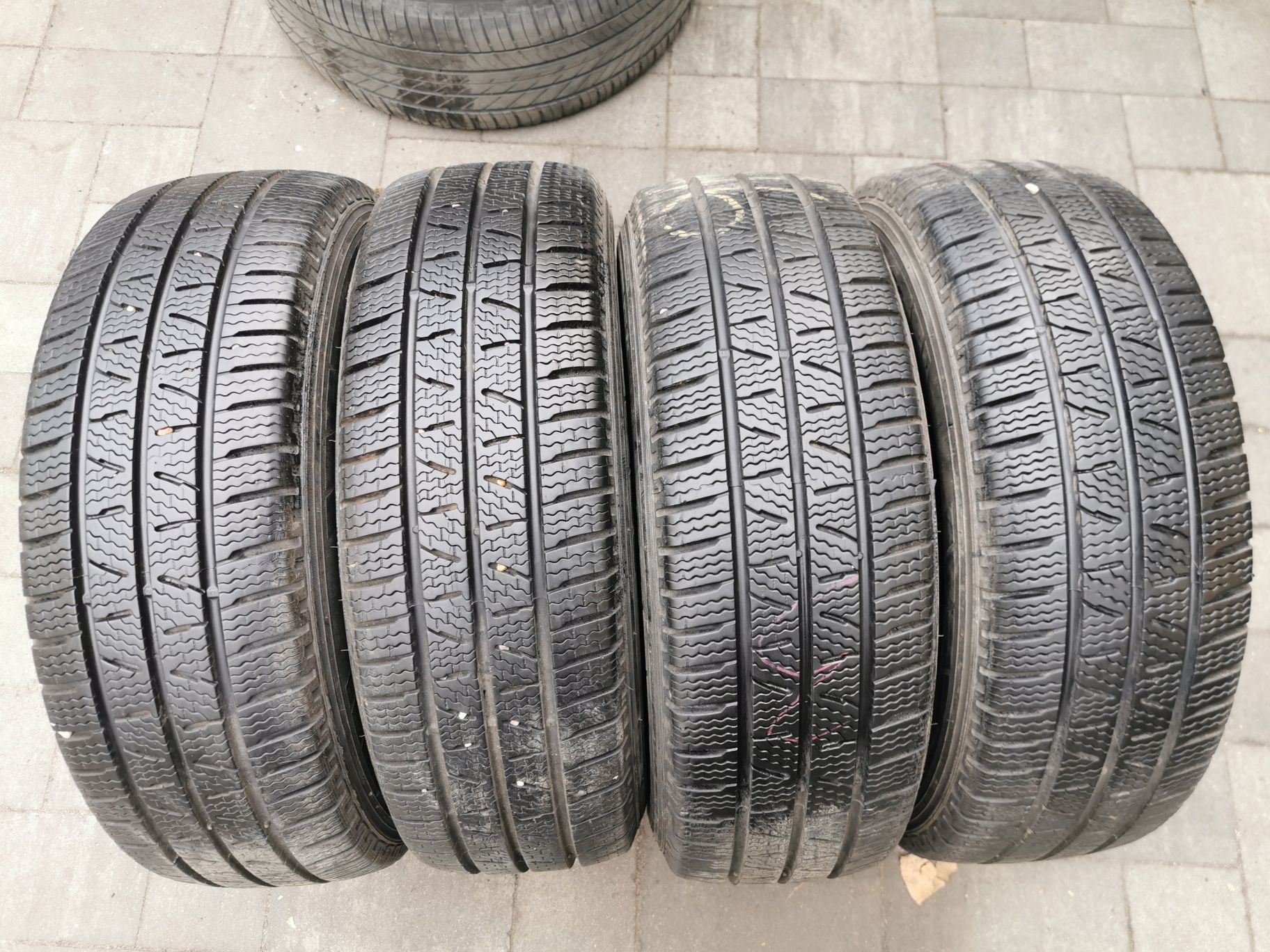Шины 225/65 R16C Pirelli Carrier