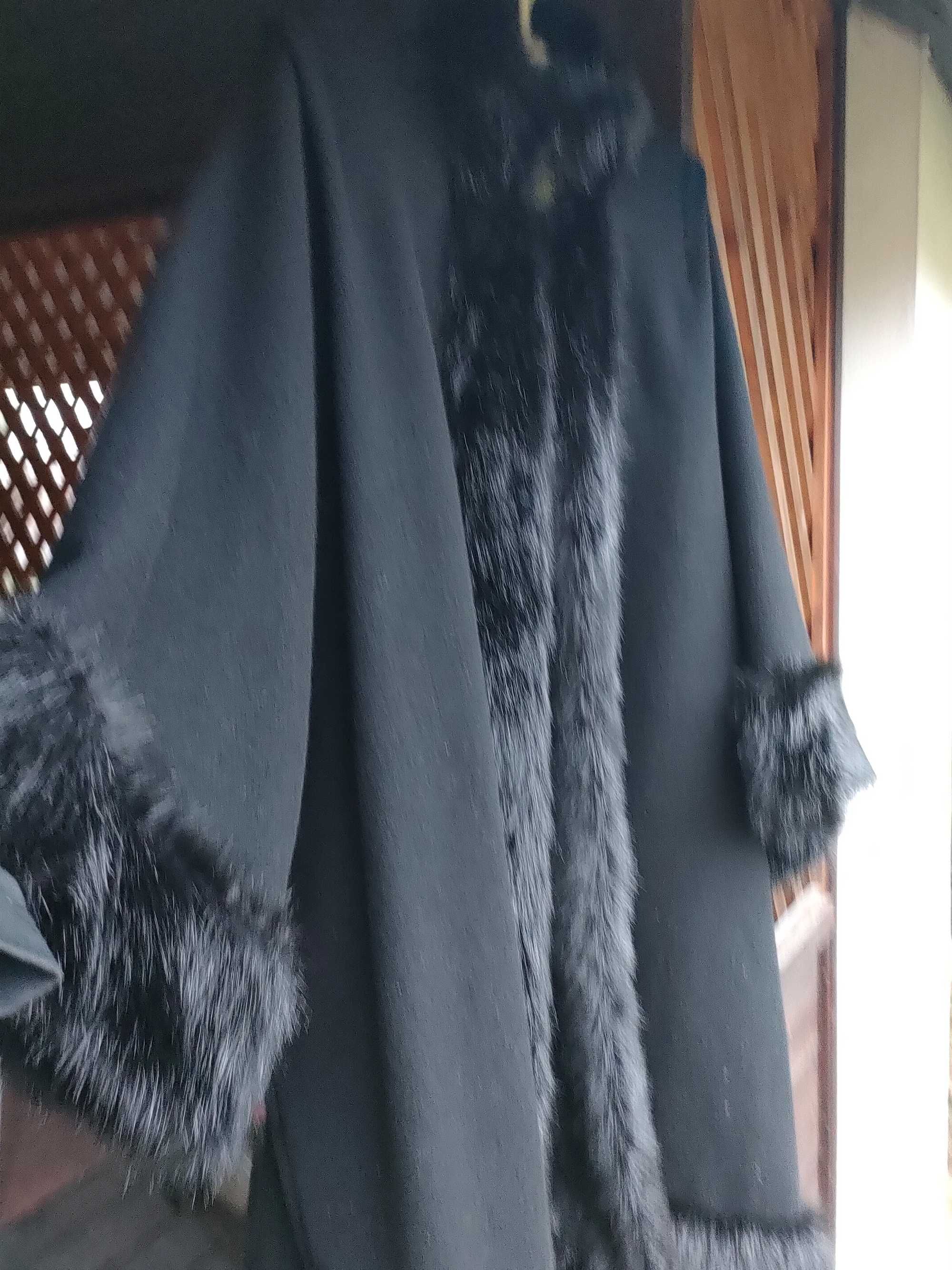Płaszcz wełniany czarny,ponczo  100 % wełna
