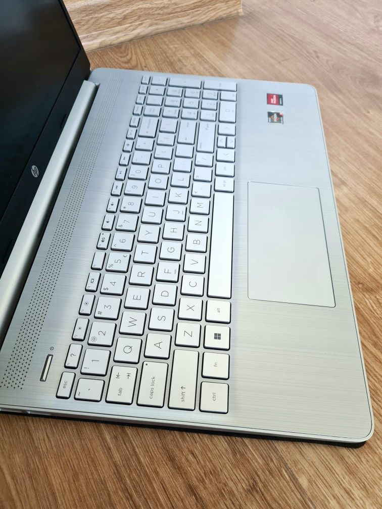 Hp 15s-eq2162nw stan jak nowy mało używany 16GB RAM SSD 512GB Intel