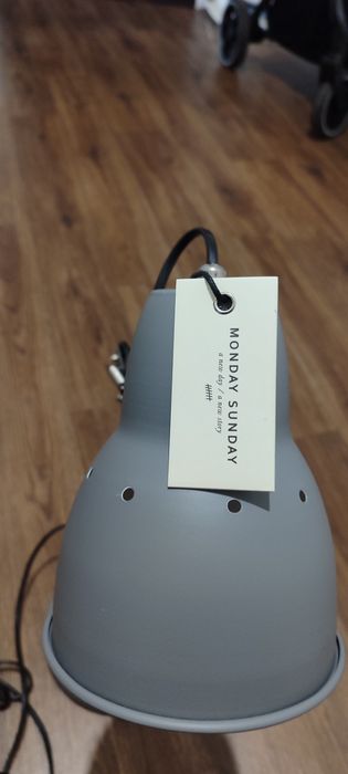 Настільна лампа нова