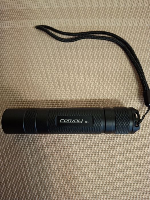 Продам фонарик  Convoy c  зарядным устройством