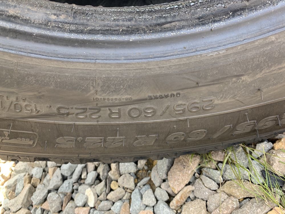 C27. 295/60/22,5 Michelin x multi D
