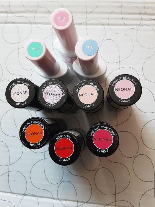 Lampa UV Hi Hibrid + lakiery hybrydowe NeoNail i Hi Hibrid