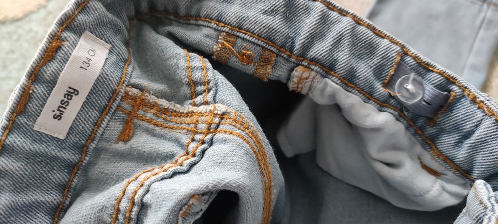 Jeansy niebieskie 134