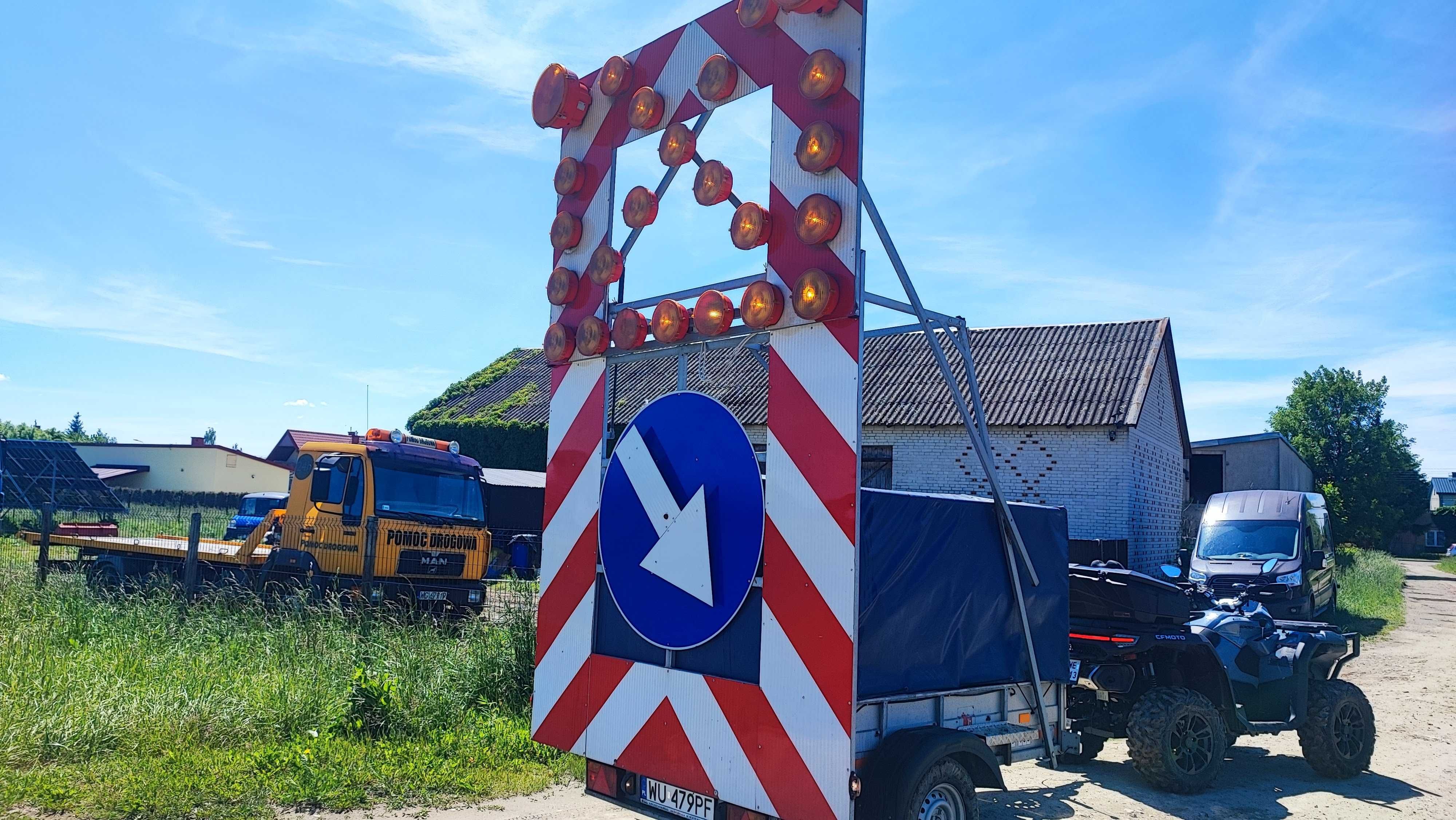 Przyczepa sygnalizacyjna U26 Kierowanie ruchem Wynajem Znaki drogowe