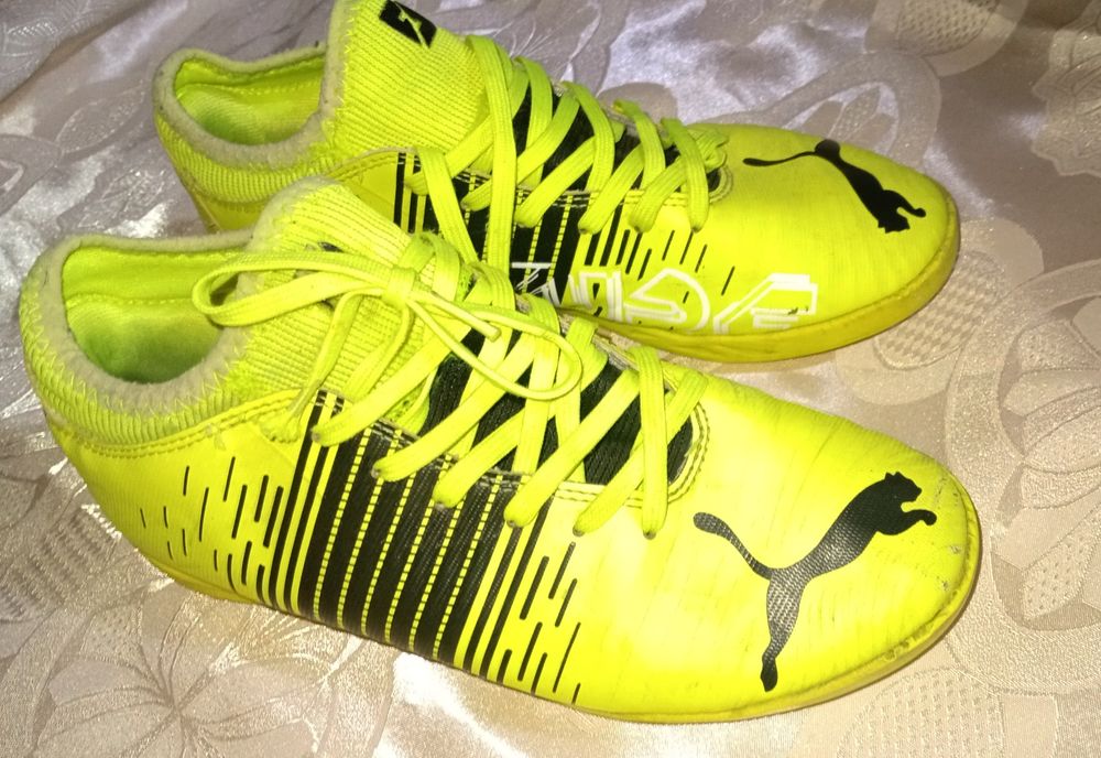 Пума оригінальні.Сороконіжки футбольні р.37,5