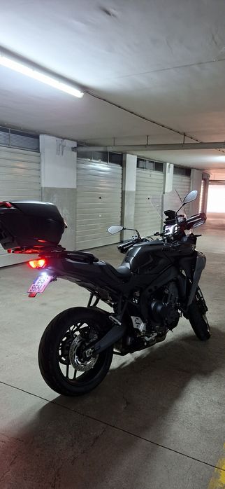 Tracer 9 04/2025 sò 3800kms com top case Yamanha