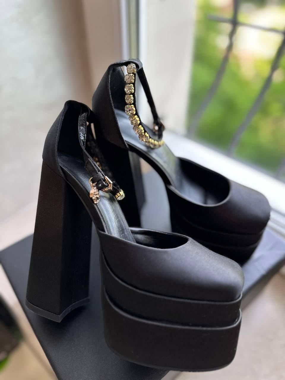 Туфли Versace Черные Medusa Aevitas