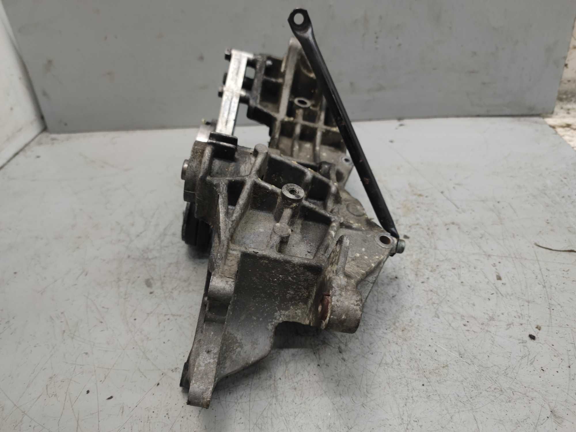 Audi A4 B5 VW Passat B5 1.8 T Łapa Alternatora
