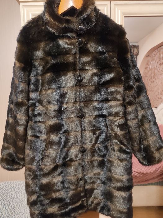 Жіноча шуба 44 розміру.