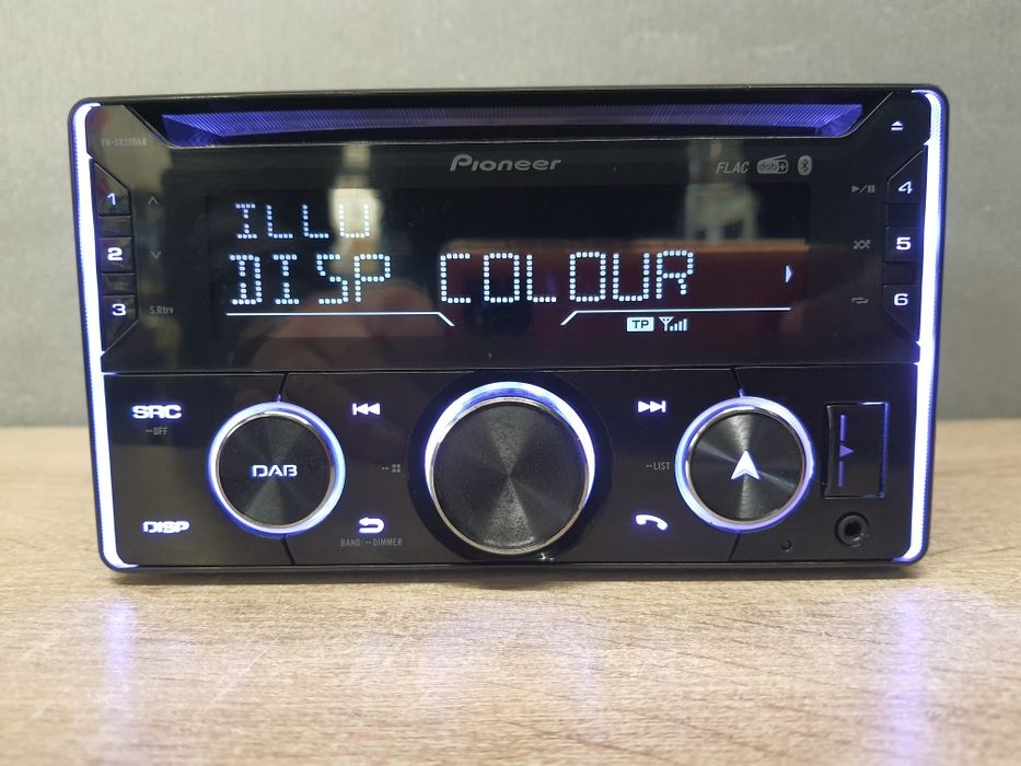 Radio samochodowe Pioneer USB CD Bluetooth DAB+ Kolor 3RCA FH-S8200DAB