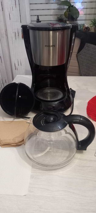 2 maquinas café 1 d pastilha e 1 d saco de caneca+ 3 cestos plástico